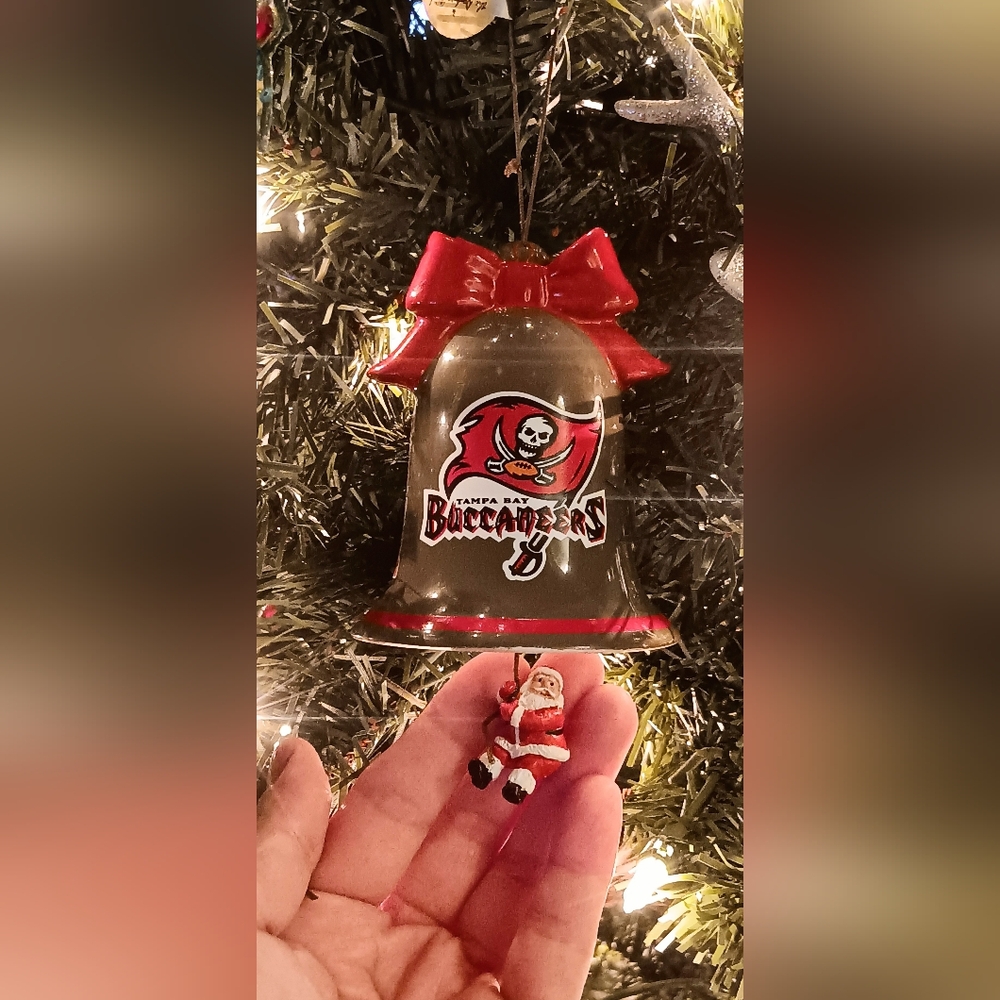 Danbury Mint NFL Tampa Bay Buccaneers 2004 Christmas Bell Ornament Santa